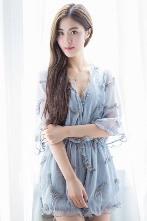 亭亭玉立四月天月色阑珊处情已晚