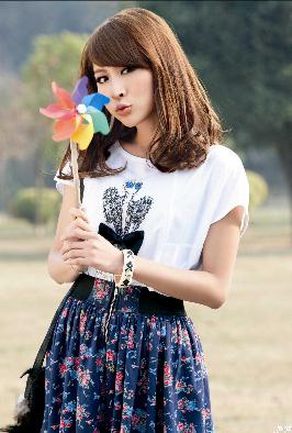 他的巨物撑开她的花缝的导演是谁