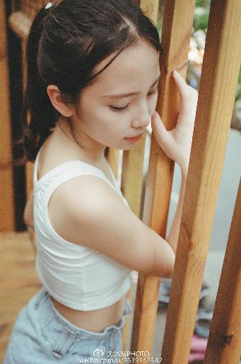 两个女儿和爸爸的搞笑视频